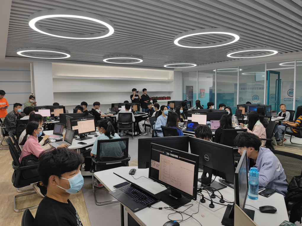 郑州西亚斯学院-天灵SAI人工智能协会“统信UOS”Linux培训